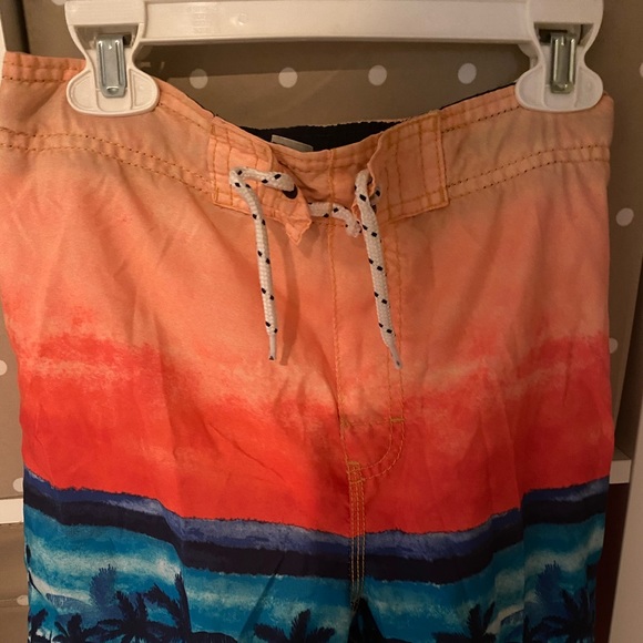 Kid boy’s  swimwear set,swim trunk and rash guard! - Picture 3 of 6